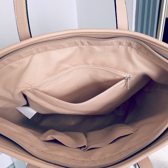 Van Heusen Tote - Picture 4 of 8